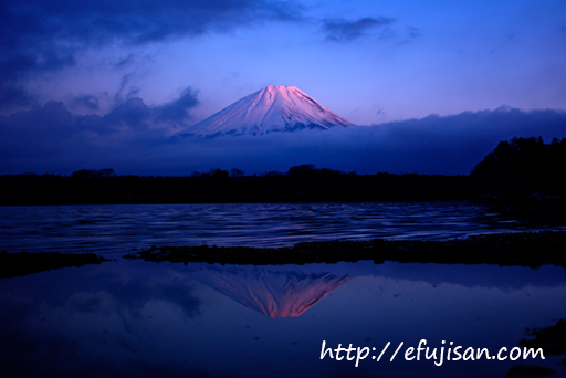 雲間から覗く｜逆さ富士｜紅富士