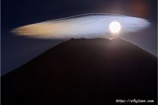彩雲と富士山２