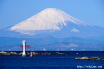 灯台｜青い海と富士山
