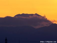 超望遠レンズで撮影して富士山｜東京都世田谷区で見た夕焼け富士山