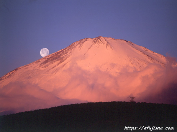 静岡県小山町から見たパール富士