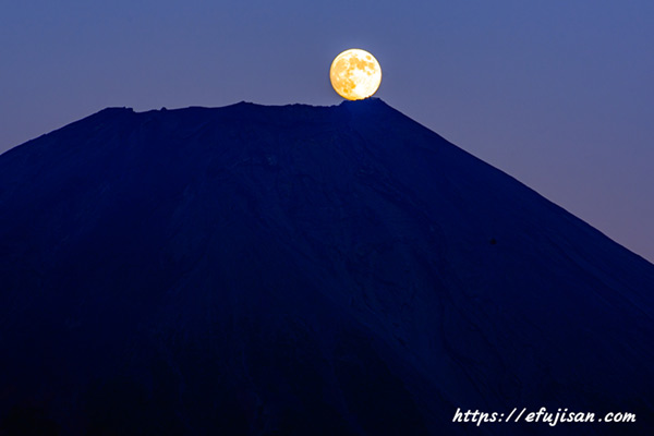 夕暮れのパール富士