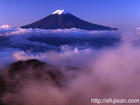 山梨県三つ峠で撮影した雲海と富士山が美しい
