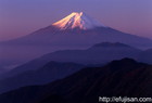山梨県雁ケ腹擦山で撮影した冠雪した富士山