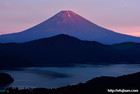 箱根の高台から撮影した赤富士