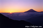 山梨県池の茶屋林道で見た雲海と富士山とご来光