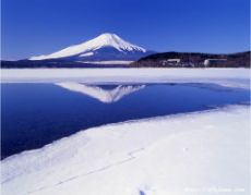 山中湖が結氷する頃の撮影｜逆さ富士が美しい