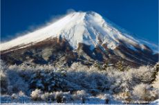 花の都公園で撮影した雪景色と富士山