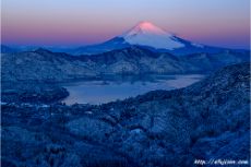 箱根大観山の雪景色｜紅富士