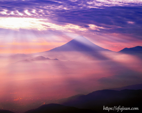 山梨県富士川町で撮影したご来光と富士山