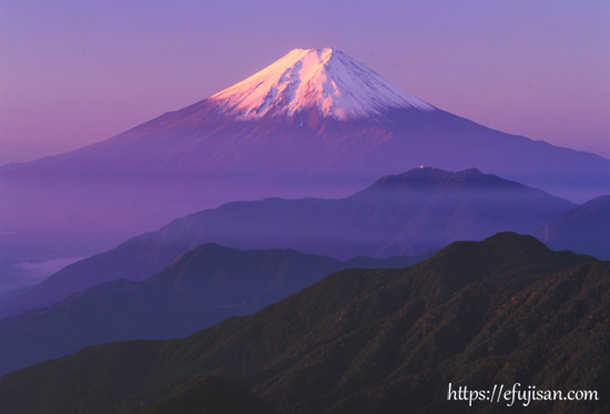 山梨県大月市 雁ケ腹擦山で撮影した初秋の富士山