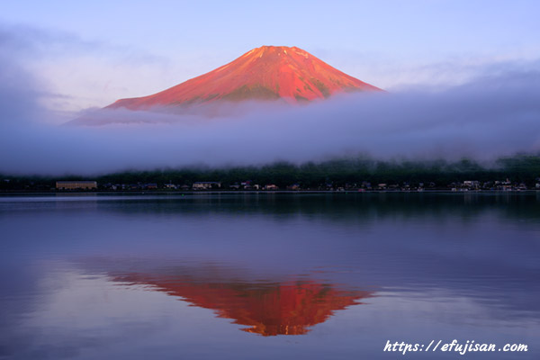 山中湖からの逆さ赤富士