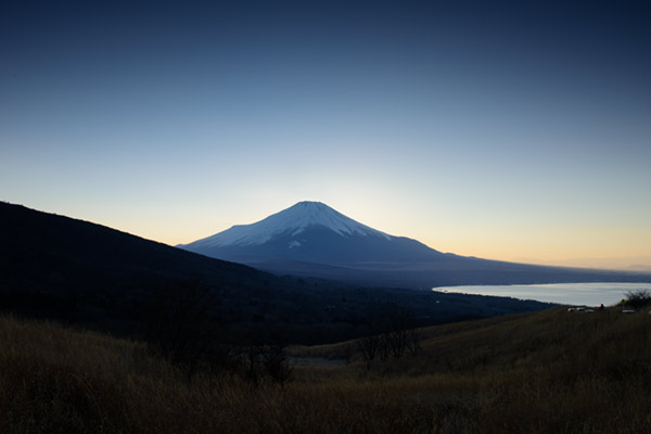 ソフトGND16で撮影した三国峠の夕景と富士山