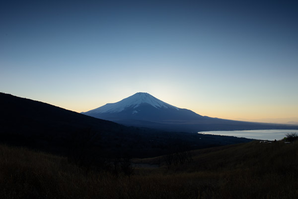 ソフトGND8で撮影した三国峠の夕景と富士山