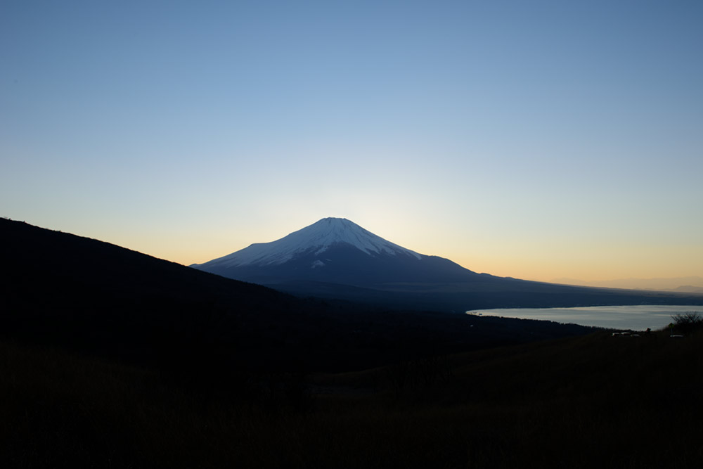フィルター無しで撮影した三国峠の夕景と富士山