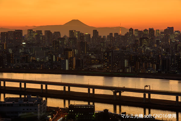ソフトＧＮＤ１６で撮影した東京の夜景と富士山