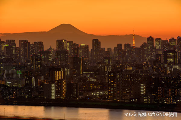 ソフトＧＮＤ８で撮影した東京の夜景と富士山