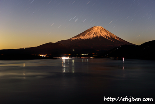 オレンジ色の富士山｜夜景
