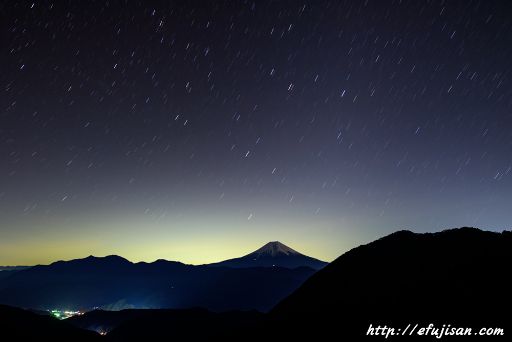 春の星座と富士山｜夜景