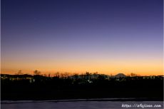 多摩川沿いの夕焼け富士