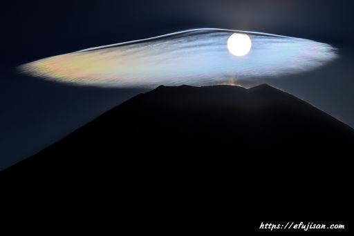 感動の彩雲と富士山