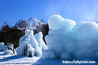 青い氷と富士山
